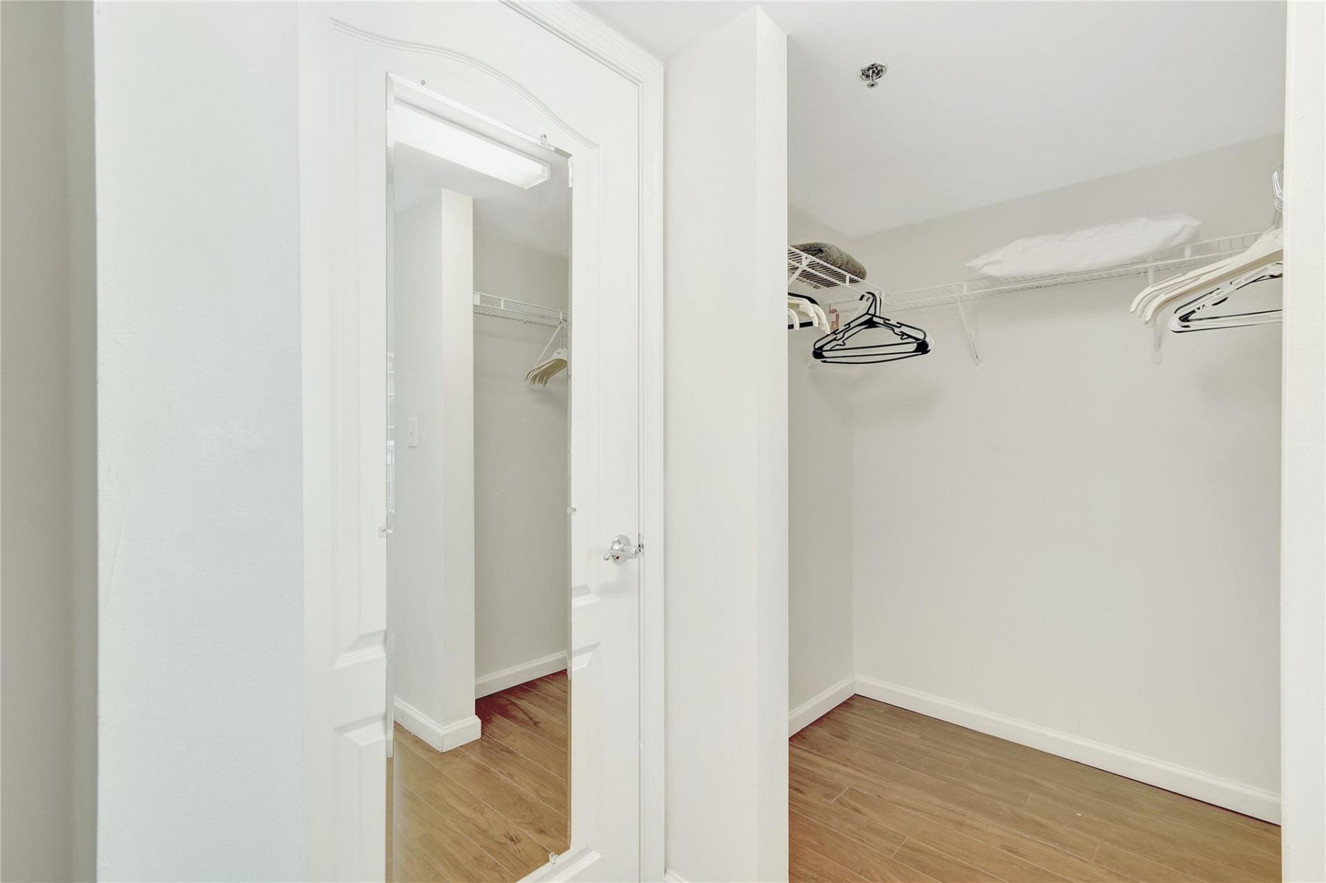 1200 Brickell Bay Drive, Unit 3906, Miami, FL 33131 Photo