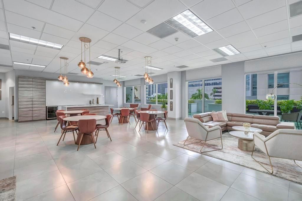 1200 Brickell Bay Drive, Unit 3906, Miami, FL 33131 Photo