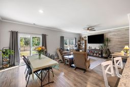 313 Squire Pope Road photo 4