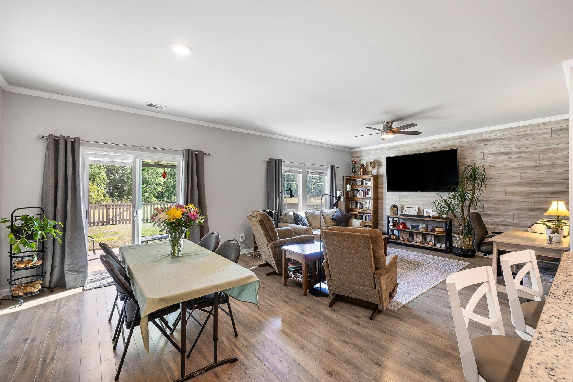 313 Squire Pope Road Photo 3