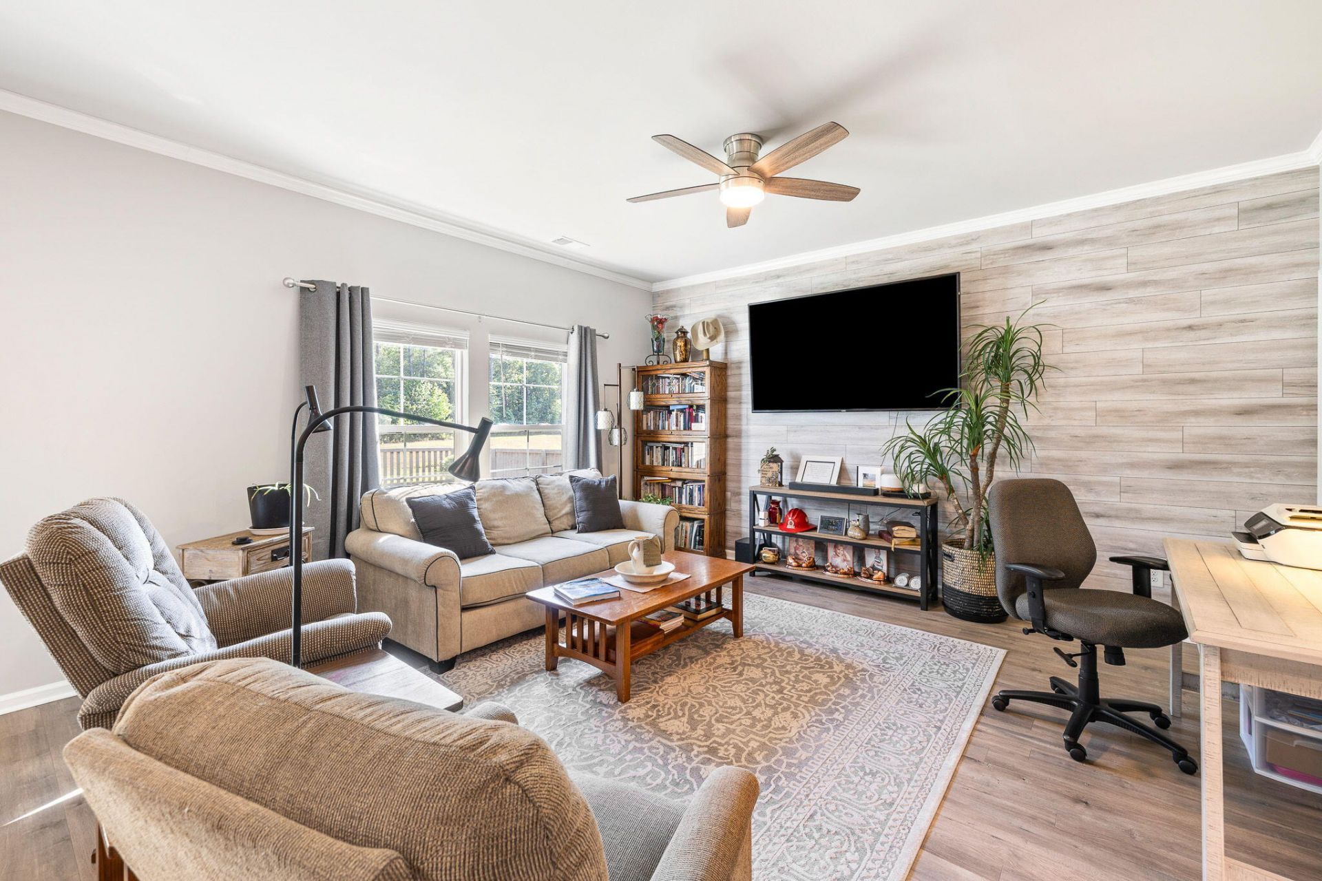 313 Squire Pope Road Photo 5