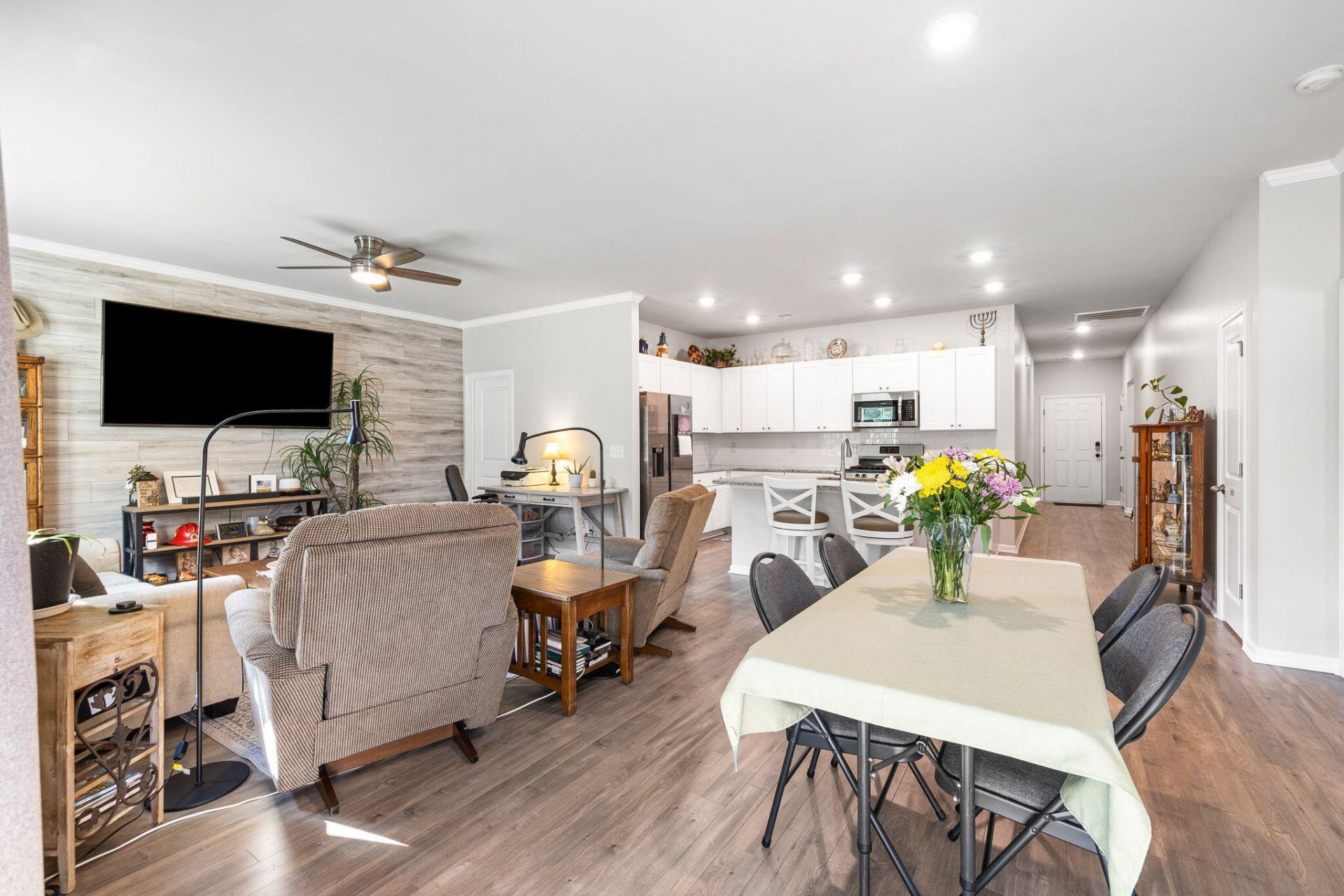 313 Squire Pope Road Photo 6