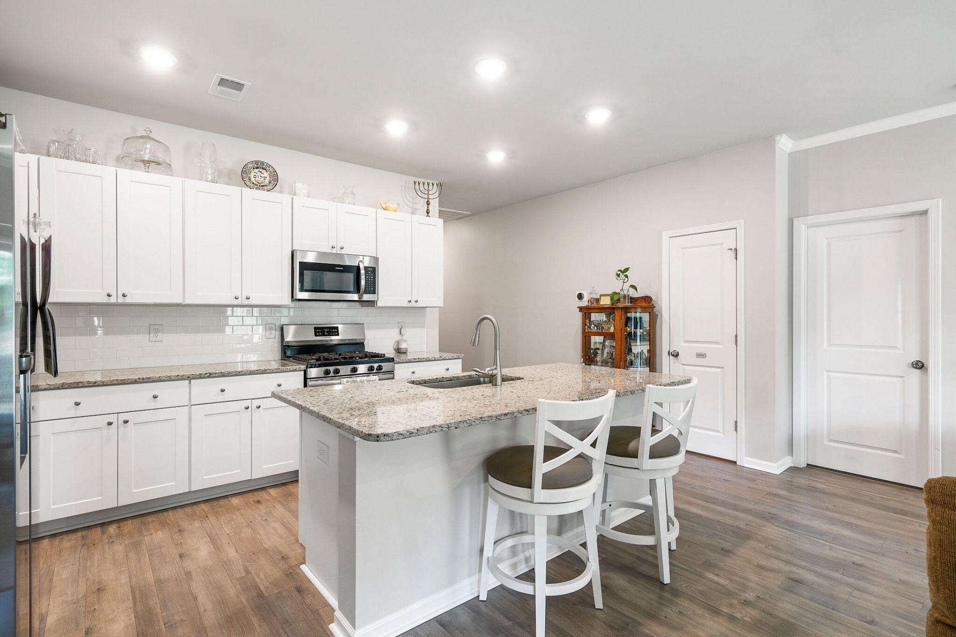 313 Squire Pope Road Photo 8