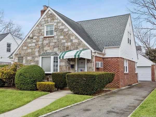 49 Devonshire Drive , New Hyde Park, NY 11040