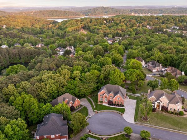 6404 Beacon Pointe Circle, Hixson, TN 37343