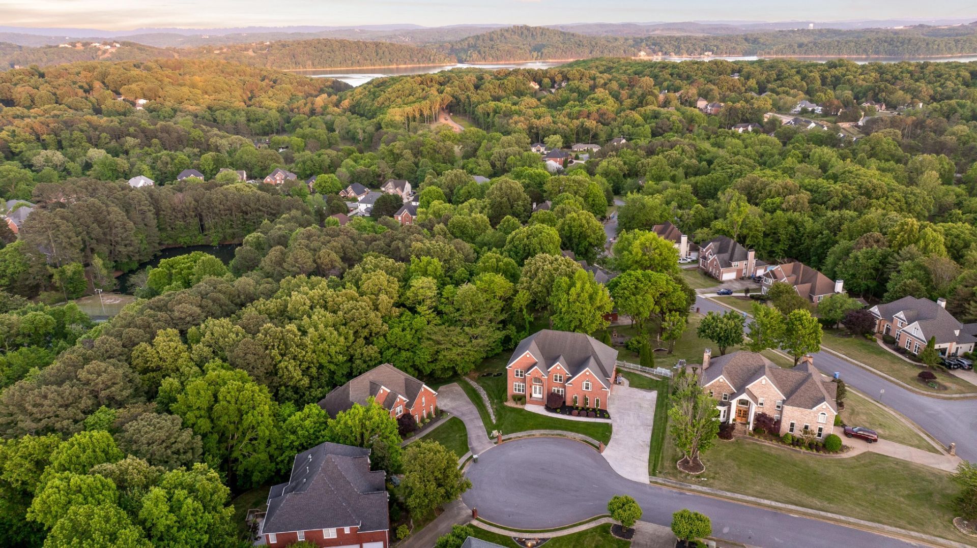 6404 Beacon Pointe Circle , Hixson, TN 37343 Main Photo