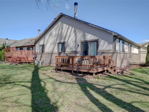 20522 Longwood Drive, Clinton Twp, MI 48038