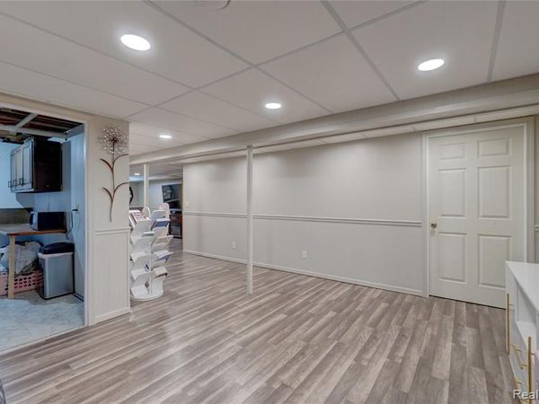 20522 Longwood Drive , Clinton Twp, MI 48038