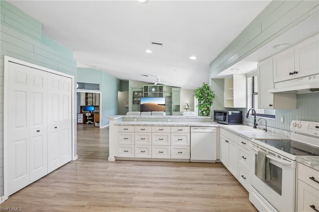 4539 Pine Village Ct, Saint James City, FL 33956 Photo
