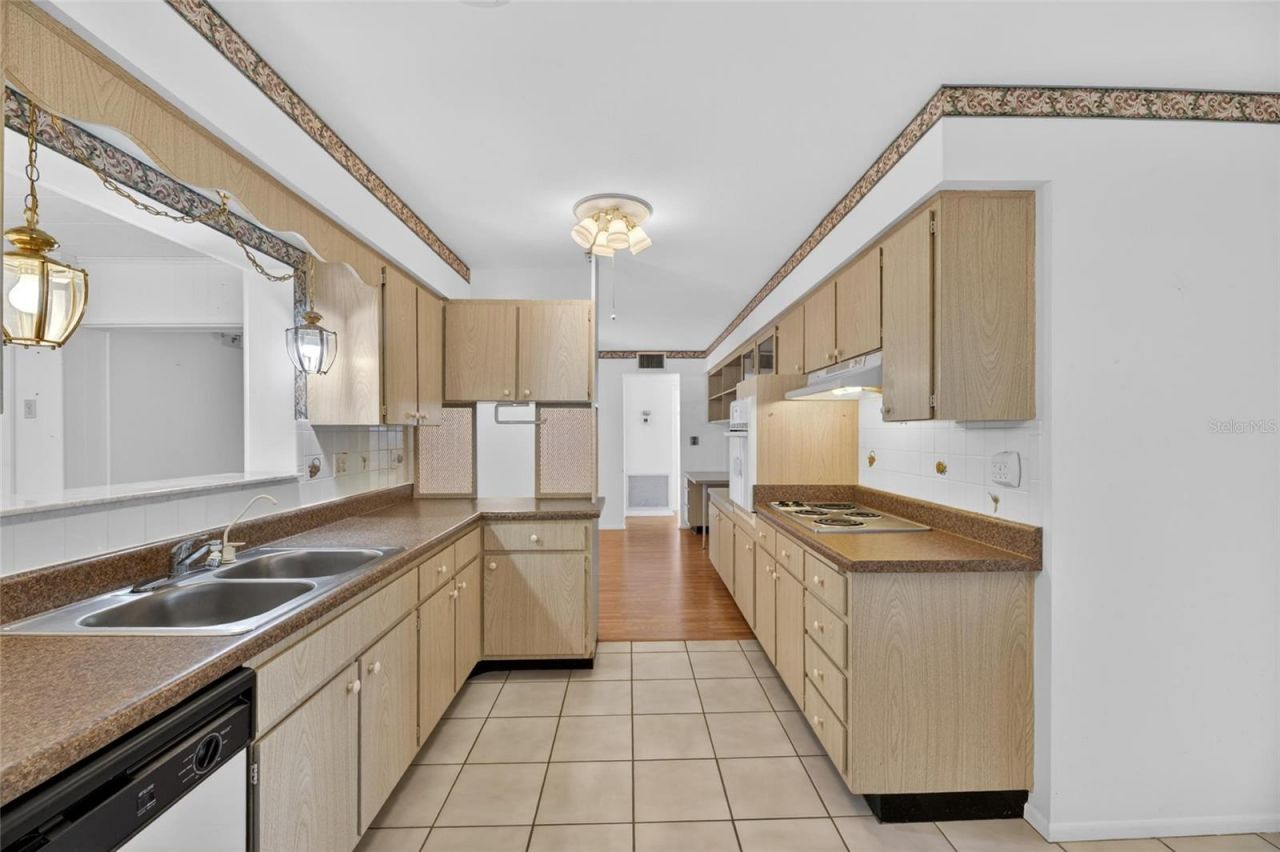 1210 Valley Forge Blvd, Unit 9, Sun City Center, FL 33573 Photo