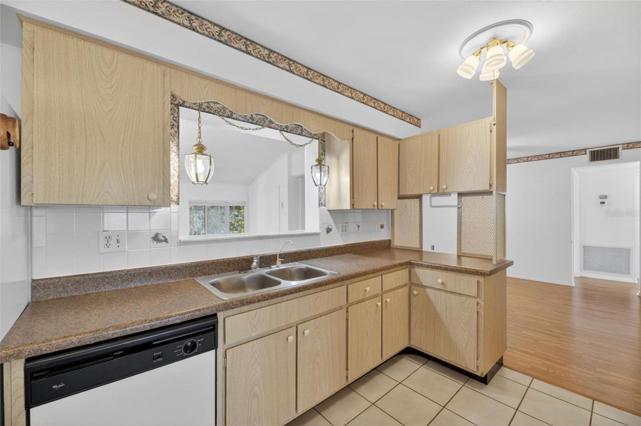 1210 Valley Forge Blvd, Unit 9, Sun City Center, FL 33573 Photo