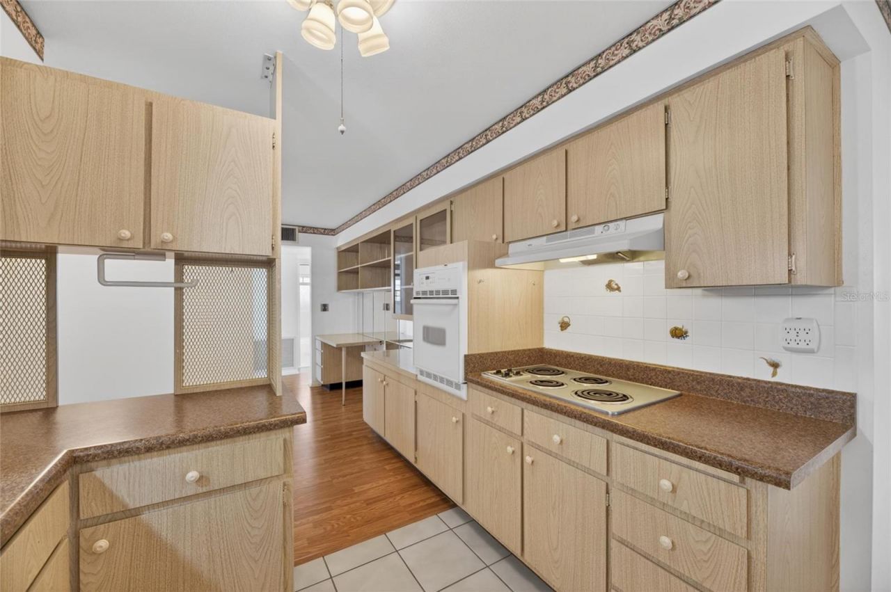 1210 Valley Forge Blvd, Unit 9, Sun City Center, FL 33573 Photo