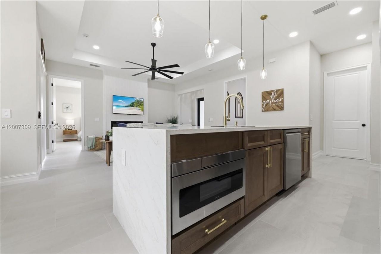 810 Sentinela Blvd, Lehigh Acres, FL 33974 Photo