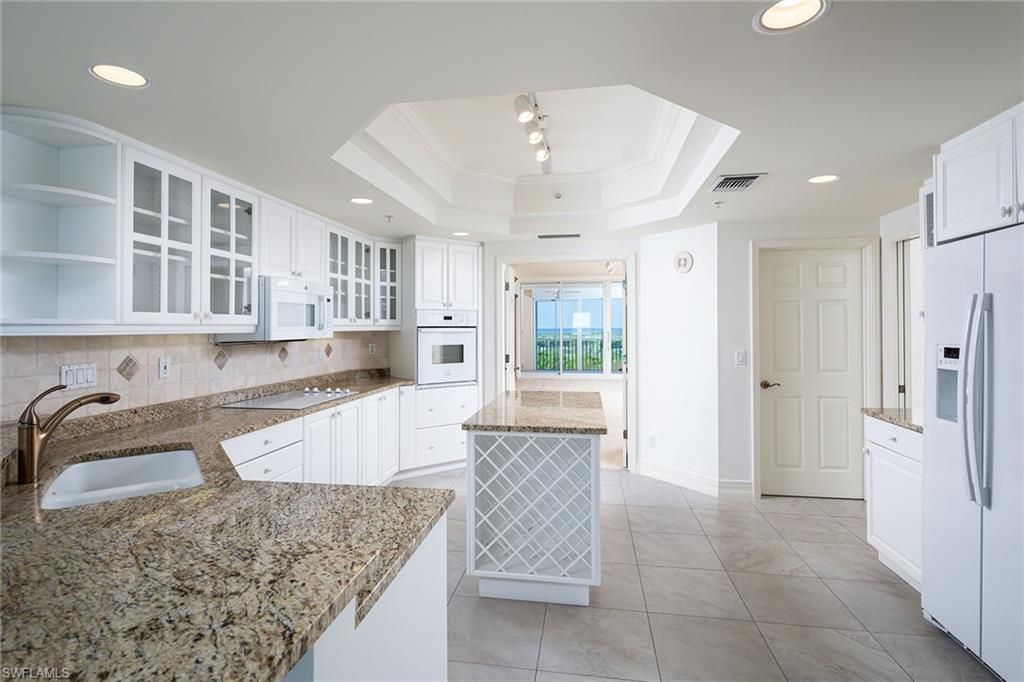 435 Dockside Dr, Unit B703, Naples, FL 34110 Photo