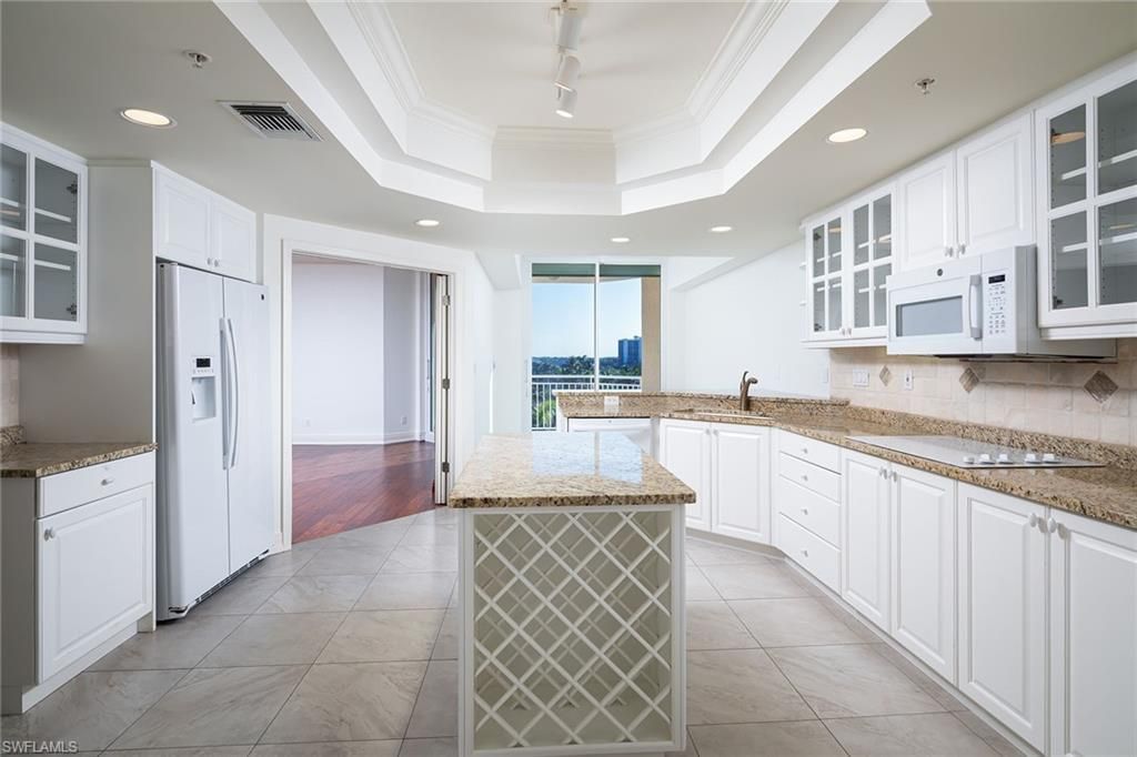 435 Dockside Dr, Unit B703, Naples, FL 34110 Photo