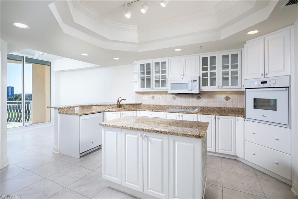 435 Dockside Dr, Unit B703, Naples, FL 34110 Photo
