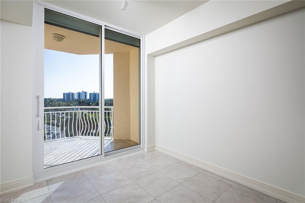 435 Dockside Dr, Unit B703, Naples, FL 34110 Photo