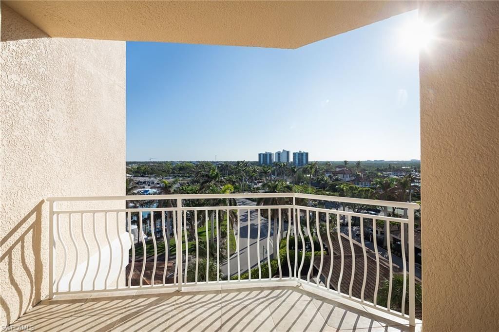 435 Dockside Dr, Unit B703, Naples, FL 34110 Photo