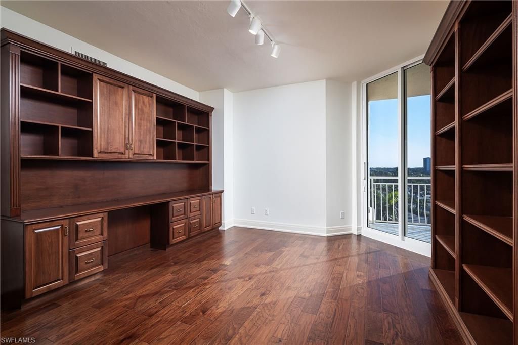 435 Dockside Dr, Unit B703, Naples, FL 34110 Photo