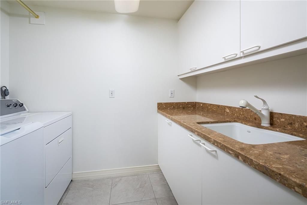 435 Dockside Dr, Unit B703, Naples, FL 34110 Photo