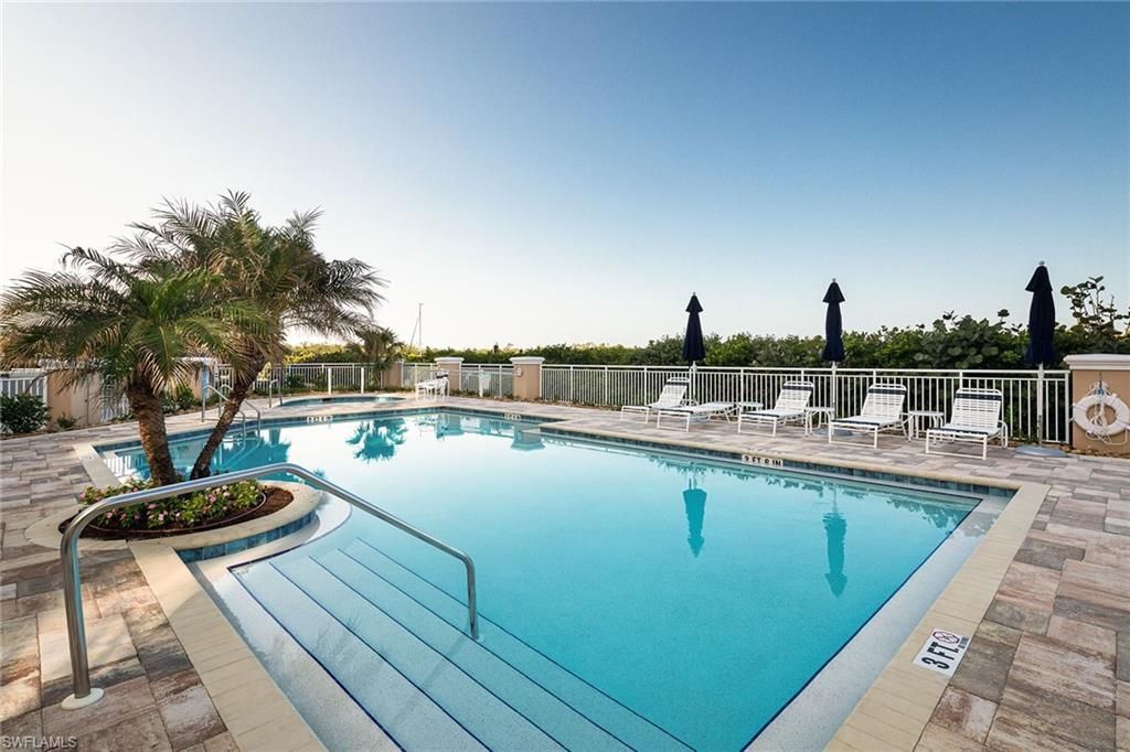 435 Dockside Dr, Unit B703, Naples, FL 34110 Photo
