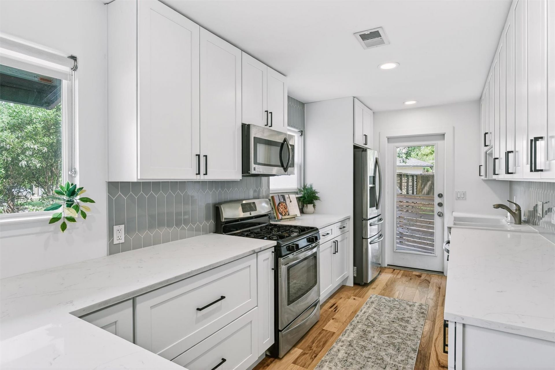 3005 Birdwood Cir, Austin, TX 78704 Main Photo
