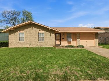 6435 Moonhill Drive, Dallas, TX 75241