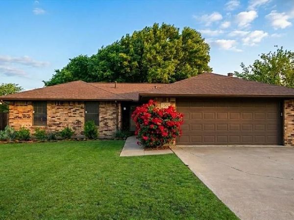 504 Bluebird Lane , Red Oak, TX 75154