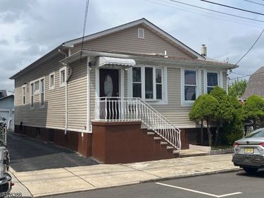 195 Maple St, Kearny, NJ 07032