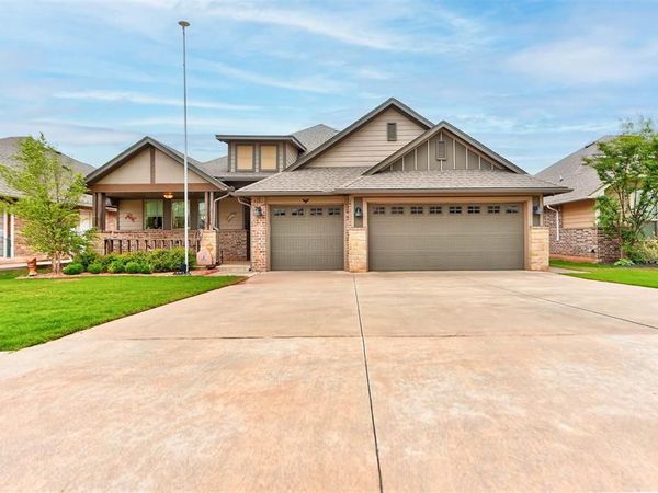 2712 Pebble Creek Street, Moore, OK 73160