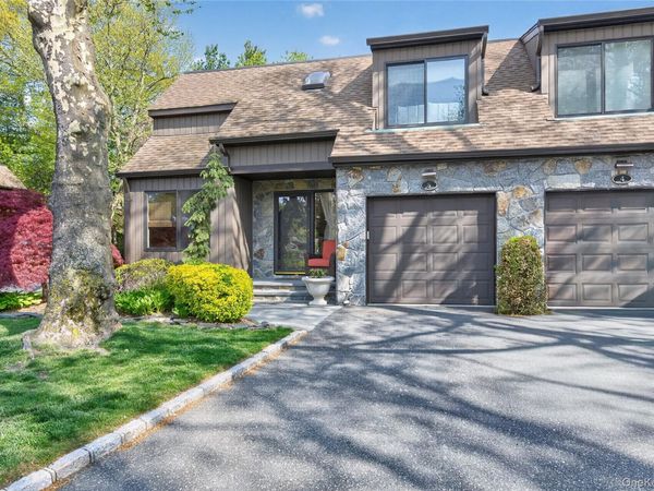 5 Pony Circle, Unit 5, Roslyn Heights, NY 11577