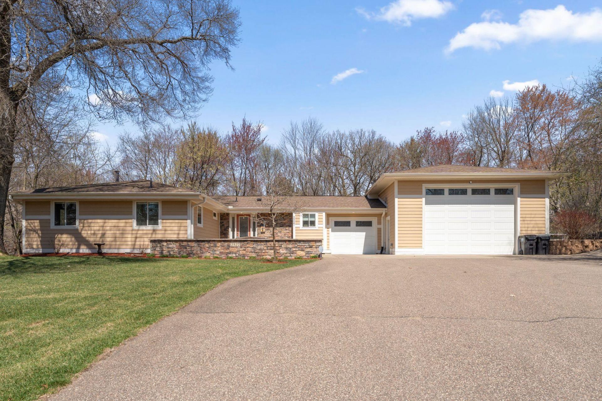 2527 148th Lane NE, Ham Lake, MN 55304