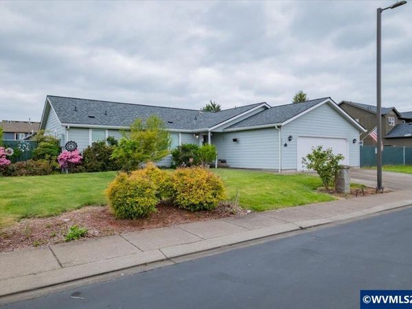 5232 Olympic Cir, Eugene, OR 97402