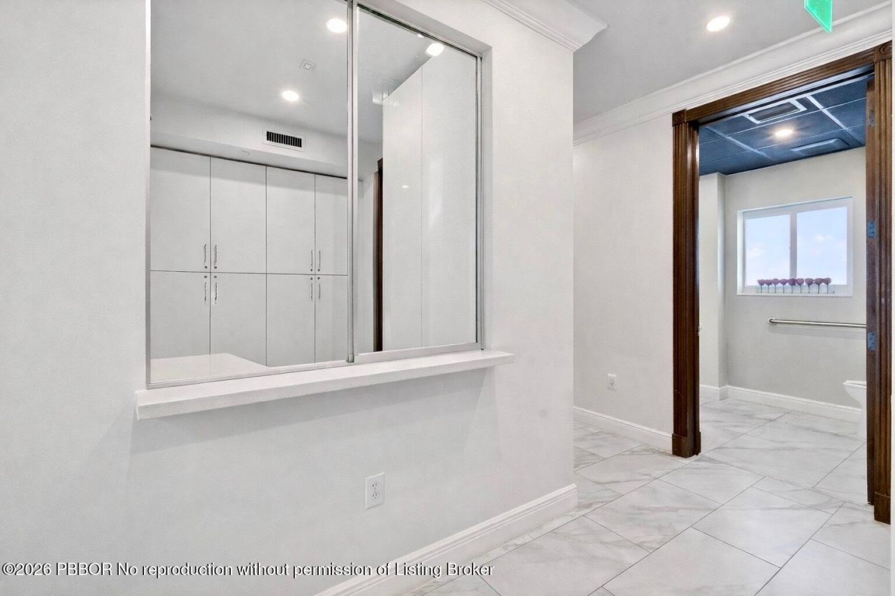 249 Peruvian Avenue, Unit 1811, Palm Beach, FL 33480 Photo