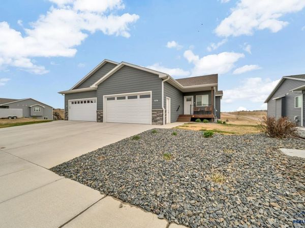 636 COPPERFIELD DR, Rapid City, SD 57703