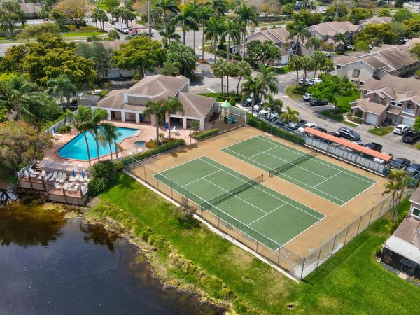 1947 E Discovery Circle E, Deerfield Beach, FL 33442