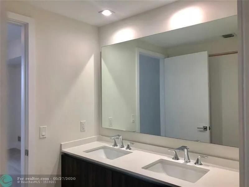 488 NE 18th Street, Unit 905, Miami, FL 33132 Photo