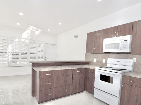 2806 Taylor St , Hollywood, FL 33020