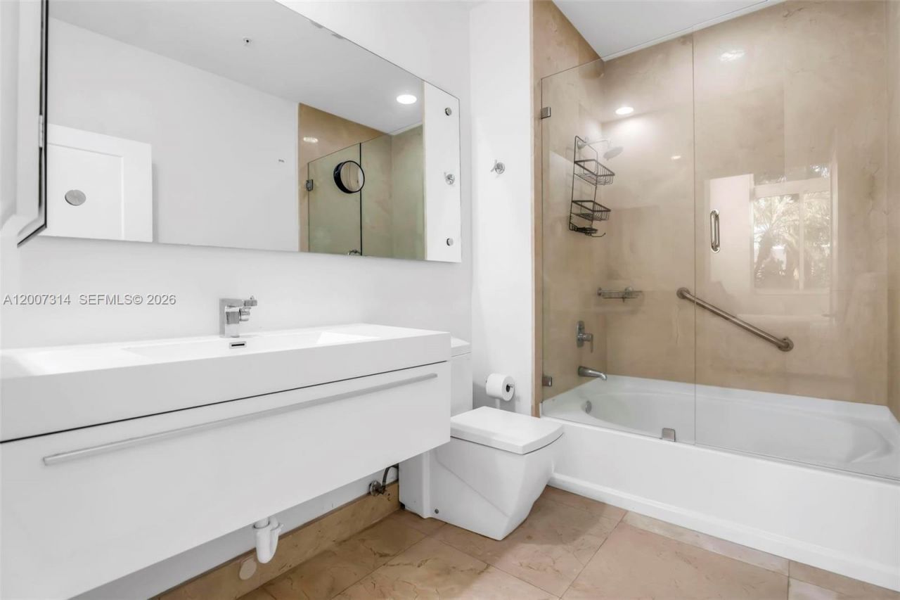 2775 NE 187th St, Unit 116, Aventura, FL 33180 Photo