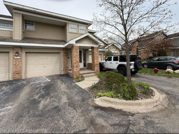 6677 Chimney Sweep, West Bloomfield Twp, MI 48322