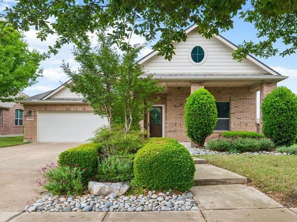 1208 Isabella Lane, Savannah, TX 76227