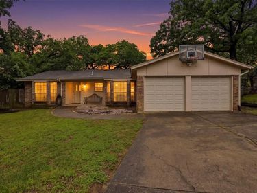7658 Blue Carriage Court, Fort Worth, TX 76120