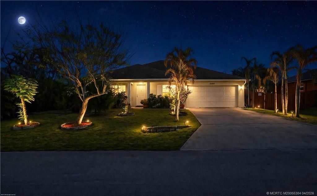 2009 SW Monterrey Lane, Port Saint Lucie, FL 34953 Photo