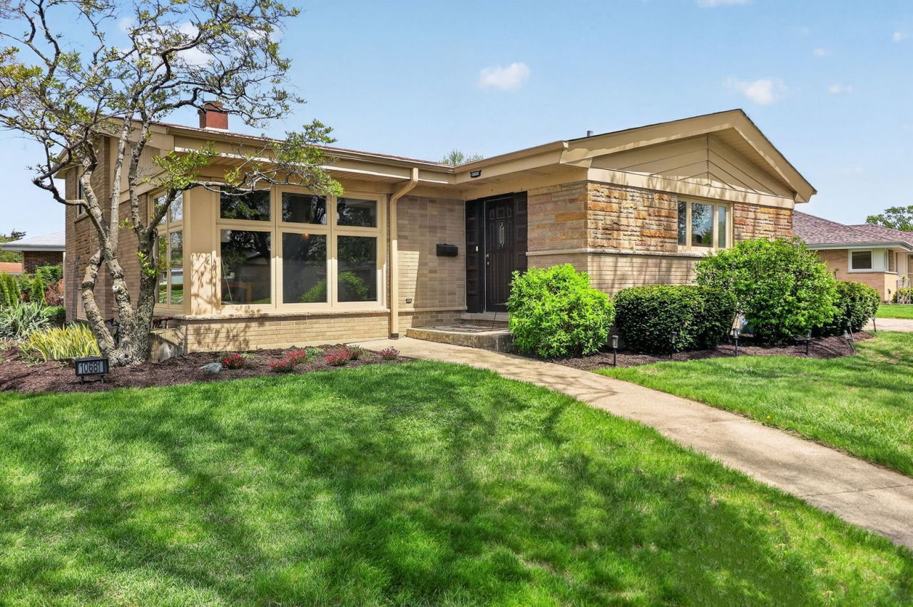 10681 Newbury Street , Westchester, IL 60154 Main Photo