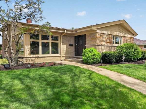 10681 Newbury Street , Westchester, IL 60154