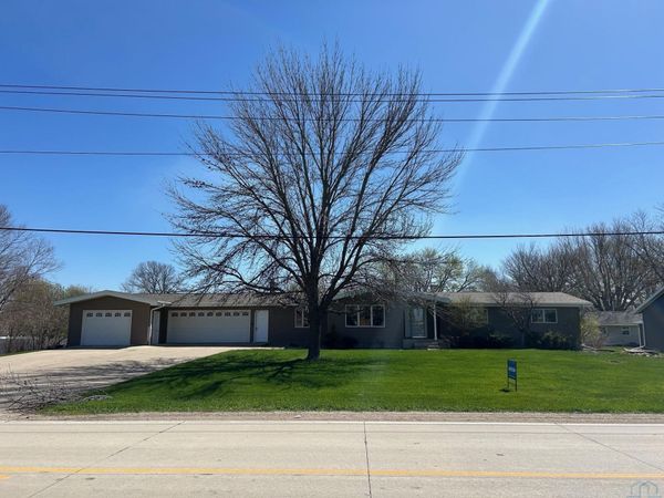 240 N 8th Ave, Hartley, IA 51346