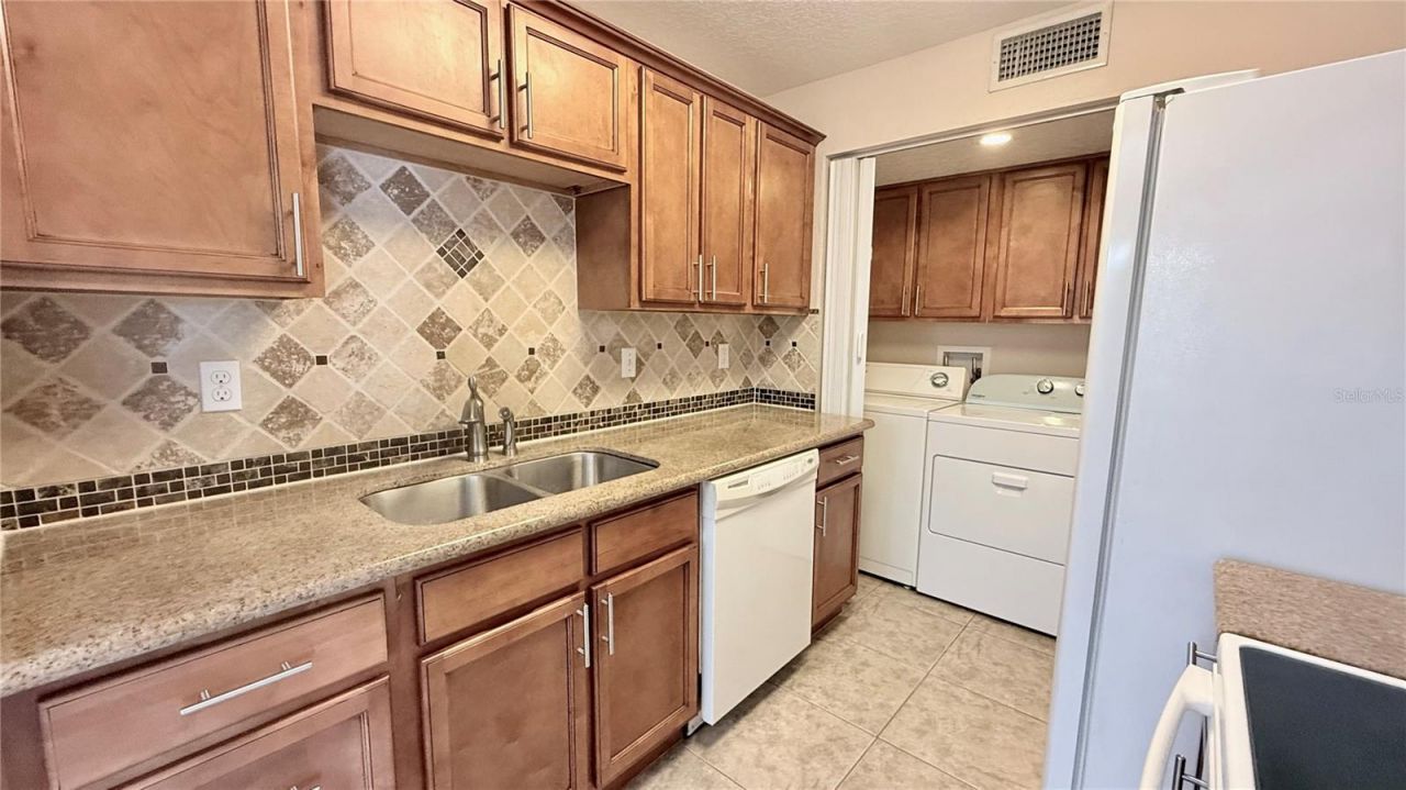 524 Orange Drive , Unit 11, Altamonte Springs, FL 32701 Photo