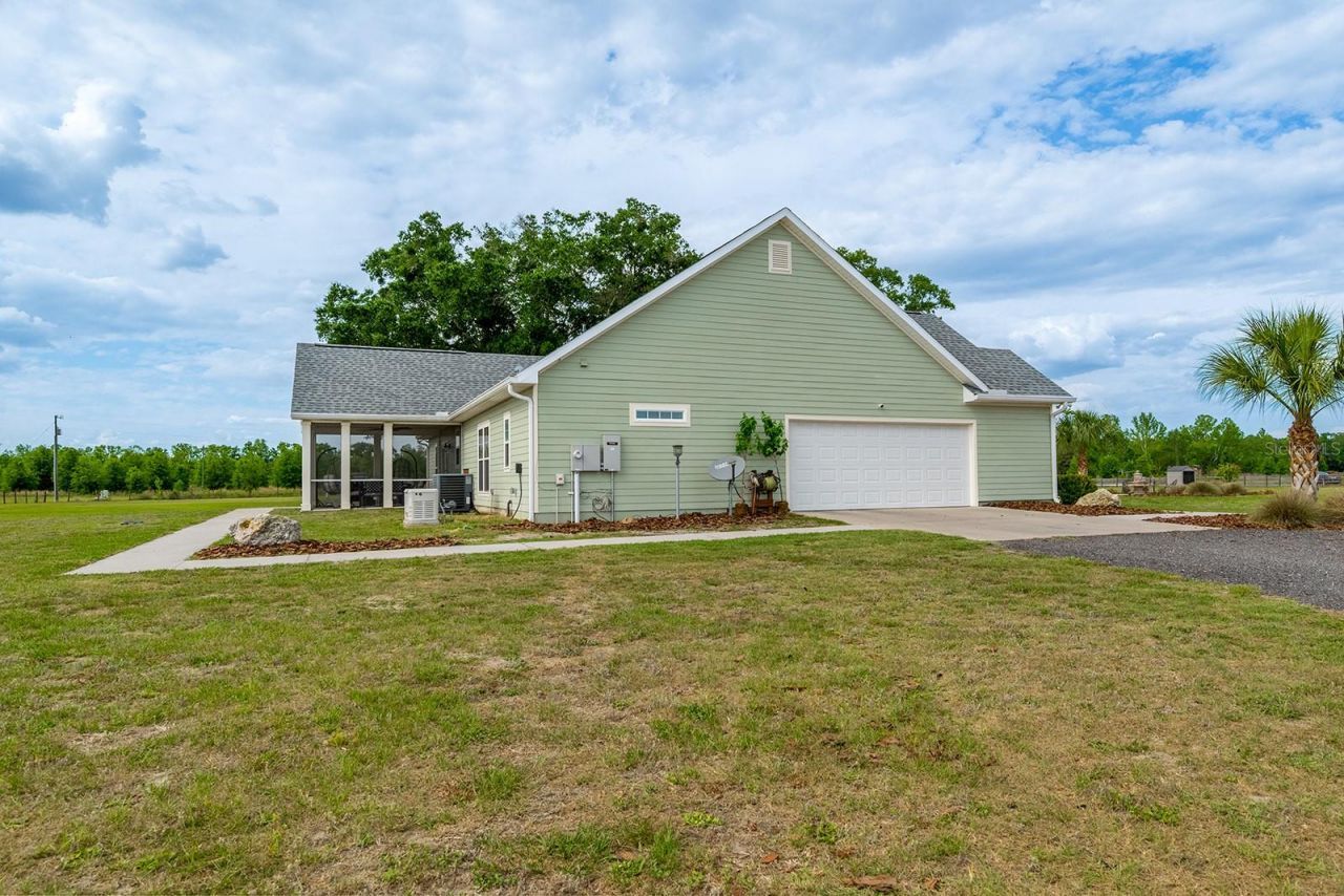 5739 SW County Road 341 , Trenton, FL 32693 Photo