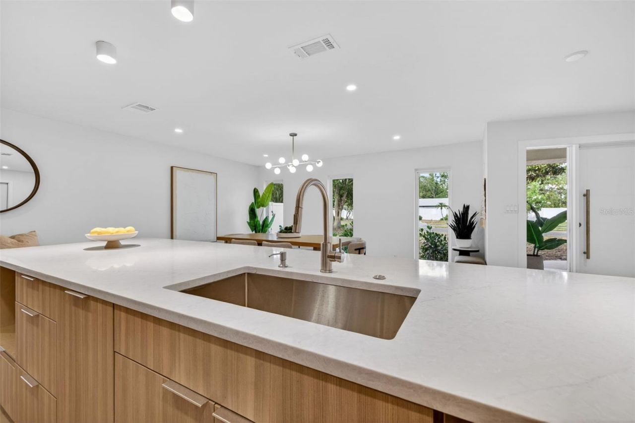 6649 Pinellas Point Drive S, Saint Petersburg, FL 33712 Photo