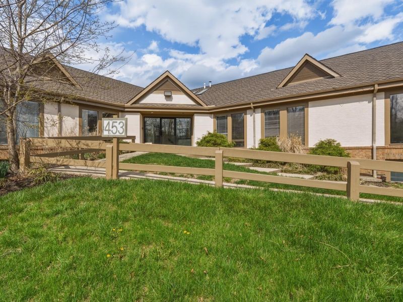 453 Waterbury Court , Columbus, OH 43230 Photo 1